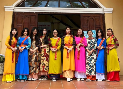 Trường Phan Bội Châu tham quan, trải nghiệm Văn hóa Chăm